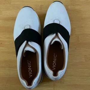 Vionic White and Black Flats